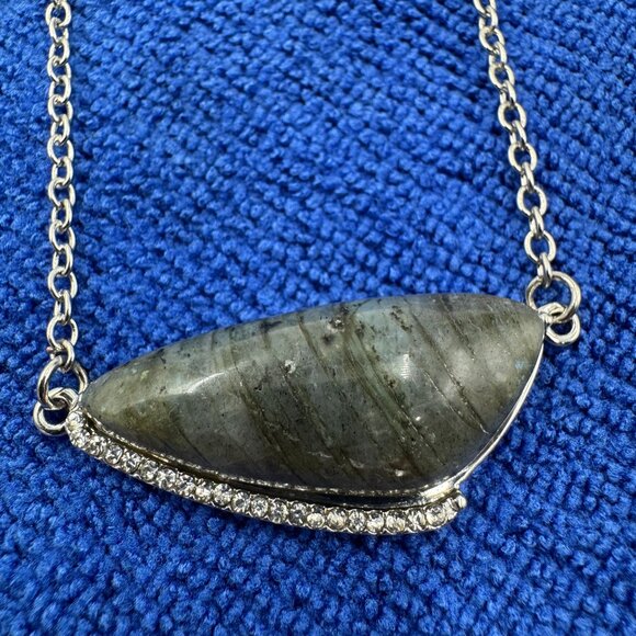 Silver Toned Chain Necklace W/Labradorite Pendant & Rhinestone Accent Chic - Picture 4 of 11